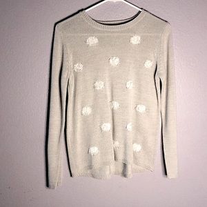 I am selling a comfy Winter sweater!